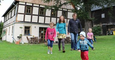 Newsbild Why young Erzgebirge people fill old walls with life